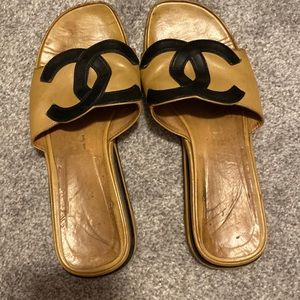 Soo pretty!!! Chanel vintage sandals 🩴